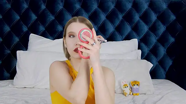 LiliLinn online show from 02-08-25, 02:16