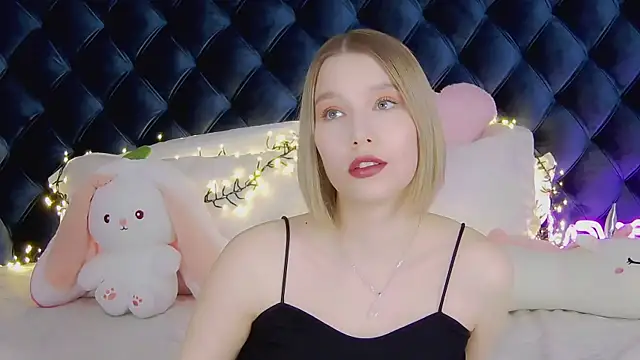 LiliLinn online show from 03-08-25, 08:11