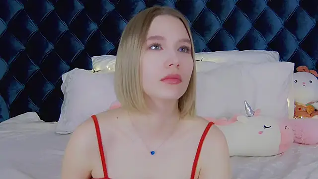 LiliLinn online show from 03-19-25, 04:57