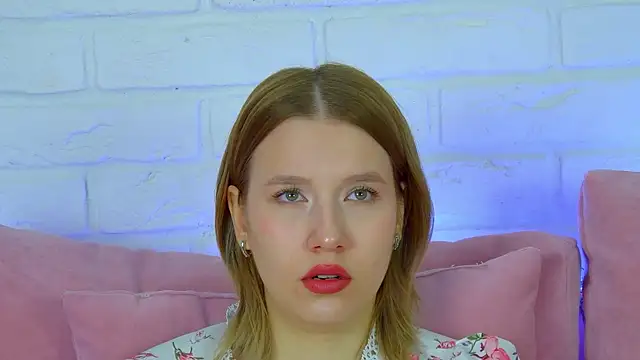 LiliLinn online show from 10-09-25, 04:43