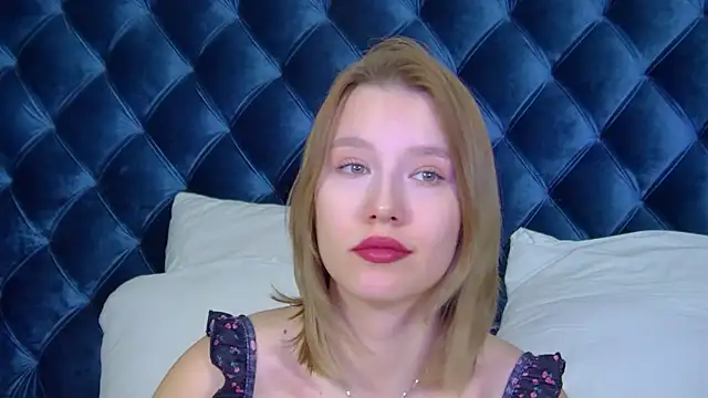 LiliLinn online show from 10-13-25, 06:24