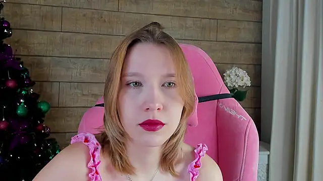 LiliLinn online show from 12-20-25, 04:41