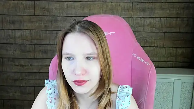 Snapshot of LiliLinn chatting on 06-22-26, 04:20 LiliLinn online show from 06-22-26, 04:20