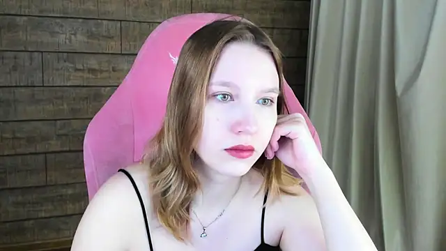 Snapshot of LiliLinn chatting on 06-26-26, 04:17 LiliLinn online show from 06-26-26, 04:17