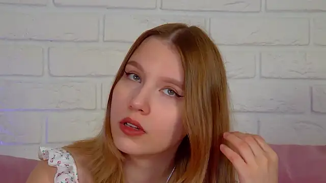Snapshot of LiliLinn chatting on 06-27-26, 04:28 LiliLinn online show from 06-27-26, 04:28