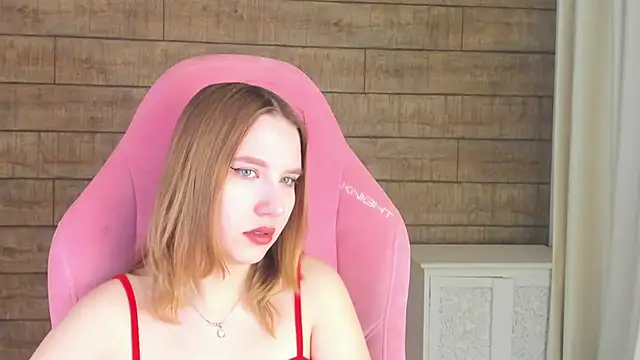 Snapshot of LiliLinn chatting on 06-30-26, 04:35 LiliLinn online show from 06-30-26, 04:35