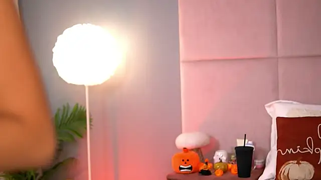 AlmaLuv online show from 10-18-25, 04:04