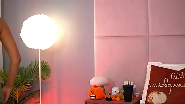 AlmaLuv online show from 11-21-25, 04:55