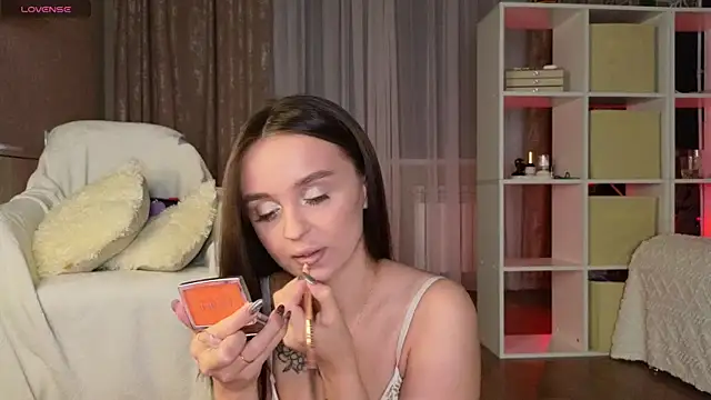 Snapshot of Katy_perry_ chatting on 02-14-25, 02:39 Katy perry online show from 02-14-25, 02:39