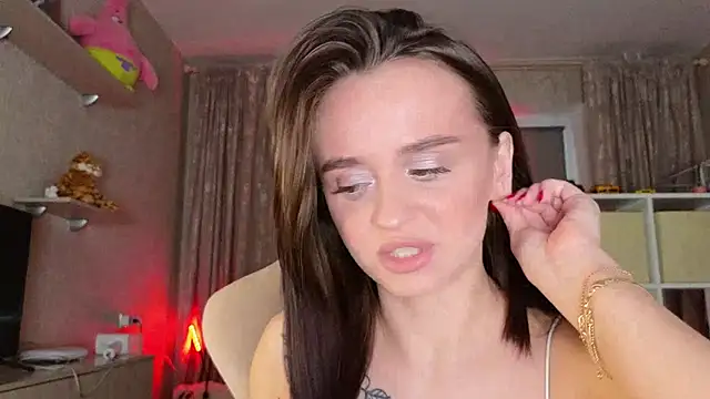 Snapshot of Katy_perry_ chatting on 03-08-25, 02:34 Katy perry online show from 03-08-25, 02:34