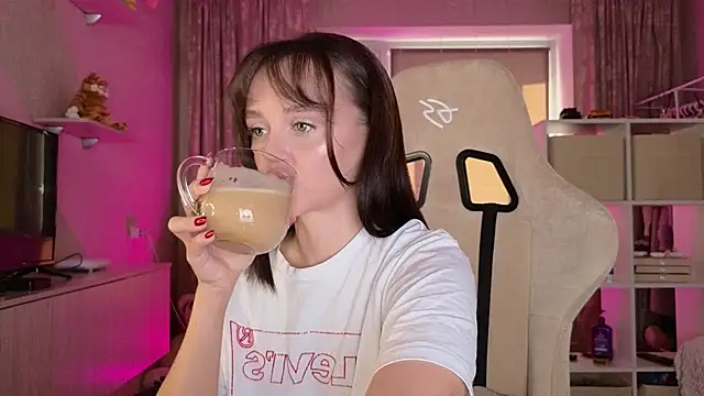 Snapshot of Katy_perry_ chatting on 03-15-25, 02:46 Katy perry online show from 03-15-25, 02:46