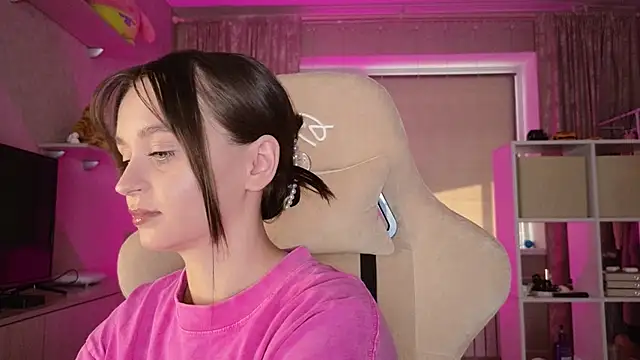 Snapshot of Katy_perry_ chatting on 03-16-25, 03:58 Katy perry online show from 03-16-25, 03:58