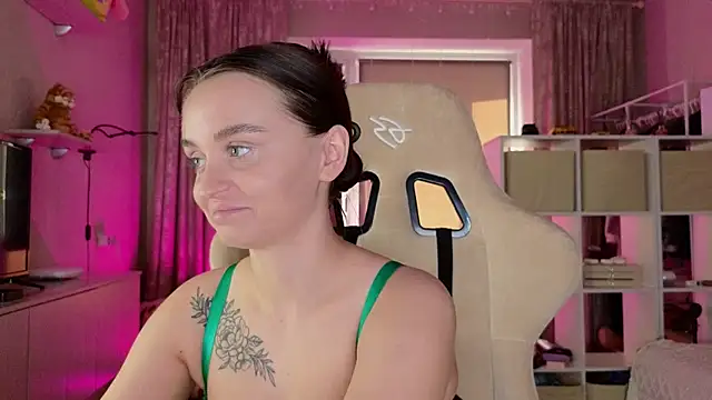 Snapshot of Katy_perry_ chatting on 03-22-25, 02:37 Katy perry online show from 03-22-25, 02:37