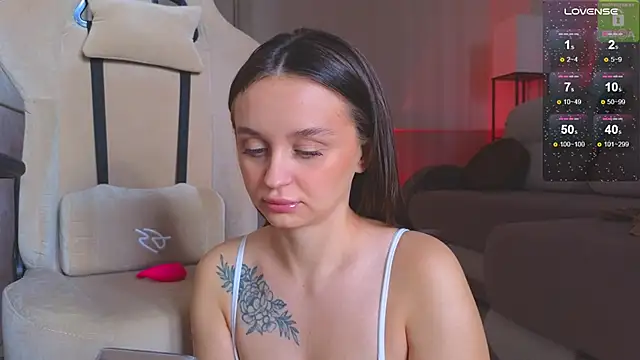 Snapshot of Katy_perry_ chatting on 11-28-25, 05:43 Katy perry online show from 11-28-25, 05:43