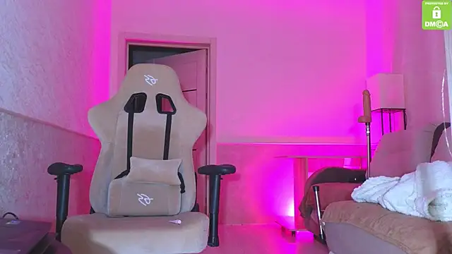 Snapshot of Katy_perry_ chatting on 12-04-25, 02:43 Katy perry online show from 12-04-25, 02:43