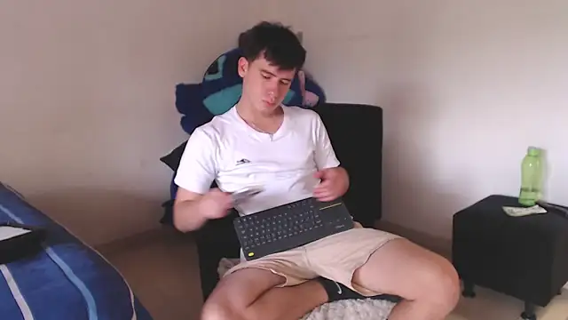 Snapshot of harry_greg21 chatting on 02-21-26, 03:46 harry greg21 online show from 02-21-26, 03:46