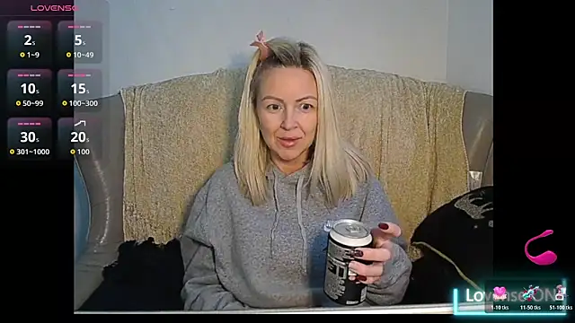 Snapshot of Angelamariexox chatting on 10-21-25, 04:51 Angelamariexox online show from 10-21-25, 04:51