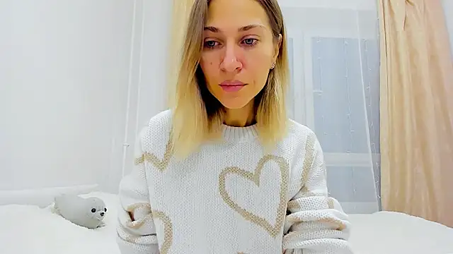 Snapshot of Mona_Cruz chatting on 12-11-24, 05:10 Mona Cruz online show from 12-11-24, 05:10