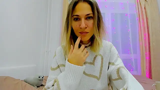 Snapshot of Mona_Cruz chatting on 12-14-24, 05:18 Mona Cruz online show from 12-14-24, 05:18