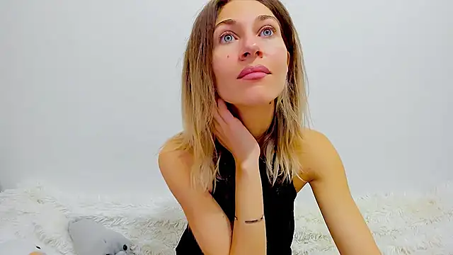 Snapshot of Mona_Cruz chatting on 01-12-25, 05:24 Mona Cruz online show from 01-12-25, 05:24