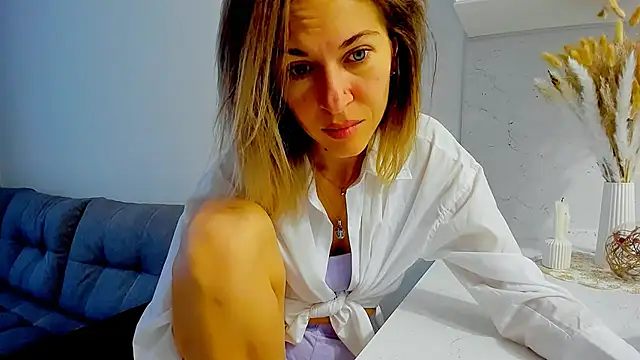 Snapshot of Mona_Cruz chatting on 01-13-25, 06:06 Mona Cruz online show from 01-13-25, 06:06