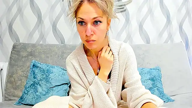 Snapshot of Mona_Cruz chatting on 02-16-25, 02:43 Mona Cruz online show from 02-16-25, 02:43