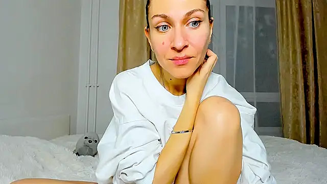 Snapshot of Mona_Cruz chatting on 02-25-25, 07:36 Mona Cruz online show from 02-25-25, 07:36