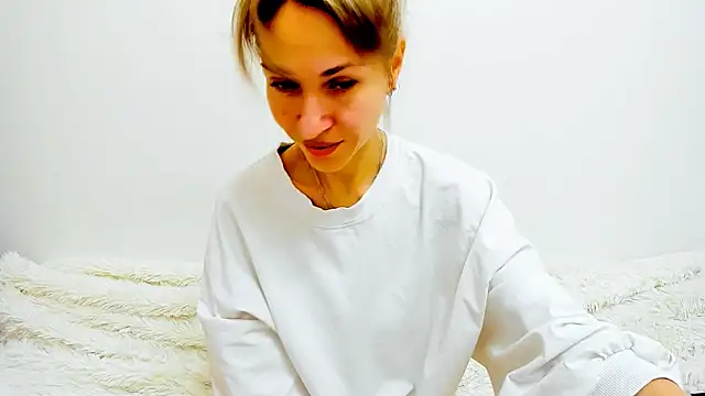 Snapshot of Mona_Cruz chatting on 03-06-25, 08:16 Mona Cruz online show from 03-06-25, 08:16