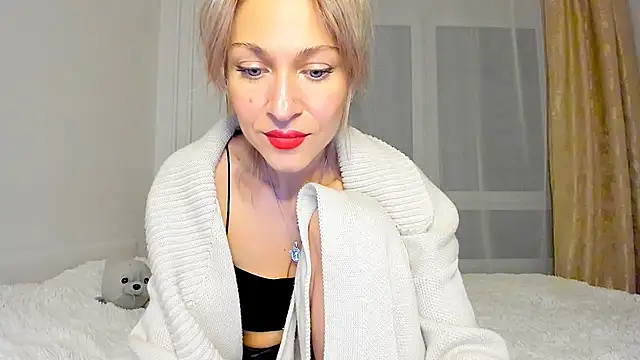 Snapshot of Mona_Cruz chatting on 03-10-25, 07:40 Mona Cruz online show from 03-10-25, 07:40