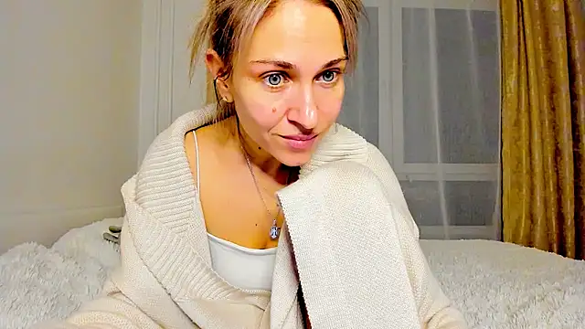 Snapshot of Mona_Cruz chatting on 03-17-25, 09:45 Mona Cruz online show from 03-17-25, 09:45