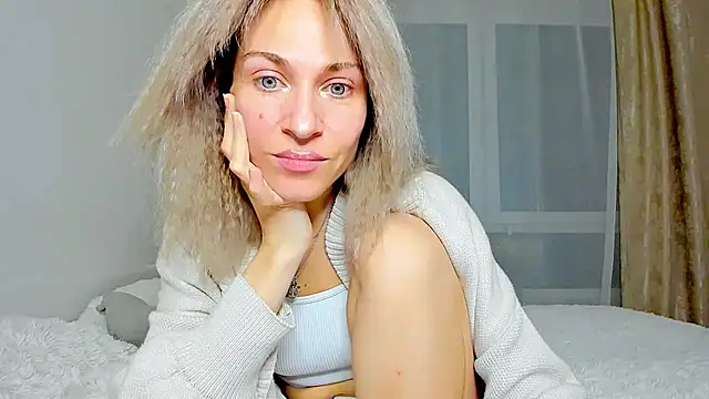 Snapshot of Mona_Cruz chatting on 03-19-25, 09:05 Mona Cruz online show from 03-19-25, 09:05