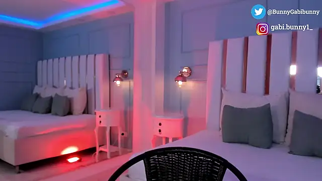 gabi bunny online show from 10-31-25, 05:47