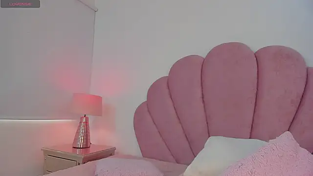 Nicole Paradise online show from 01-20-25, 04:01