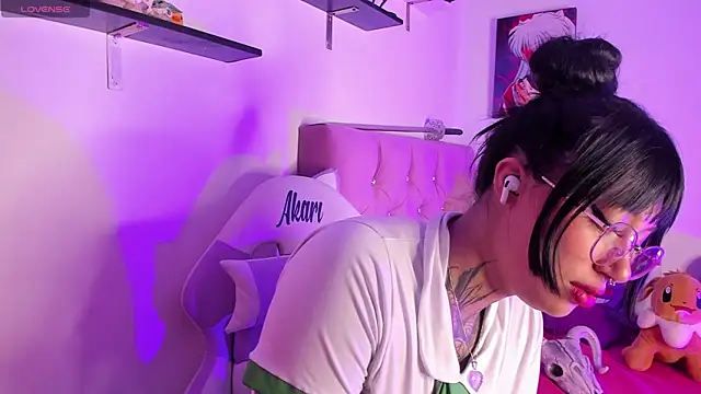 Snapshot of Akari1_Mischief chatting on 12-19-24, 11:46 Akari1 Mischief online show from 12-19-24, 11:46