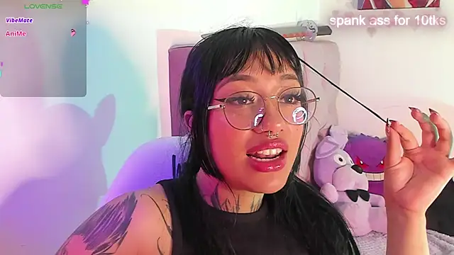 Snapshot of Akari1_Mischief chatting on 01-04-25, 04:23 Akari1 Mischief online show from 01-04-25, 04:23