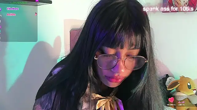 Snapshot of Akari1_Mischief chatting on 01-10-25, 10:04 Akari1 Mischief online show from 01-10-25, 10:04