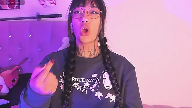 Snapshot of Akari1_Mischief chatting on 03-08-25, 04:45 Akari1 Mischief online show from 03-08-25, 04:45