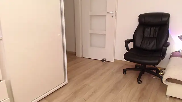 Snapshot of amberdoll4u chatting on 02-17-25, 09:35 amberdoll4u online show from 02-17-25, 09:35