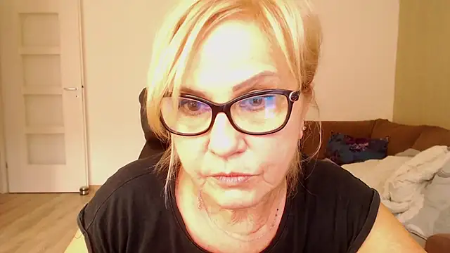 Snapshot of amberdoll4u chatting on 03-16-25, 02:22 amberdoll4u online show from 03-16-25, 02:22