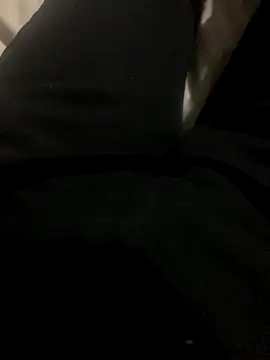 Snapshot of DManL chatting on 10-25-25, 05:51 DManL online show from 10-25-25, 05:51