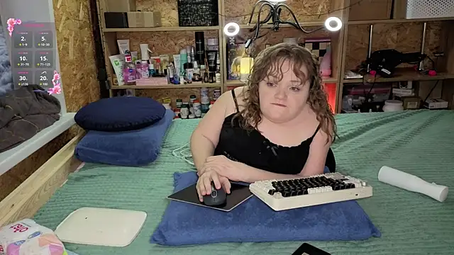 MiniNatalie online show from 12-20-25, 02:24