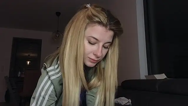 Mia-Minou online show from 02-17-25, 10:36