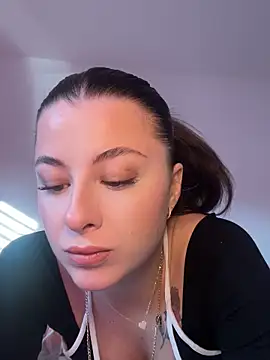 Mia-Minou online show from 12-17-25, 12:00