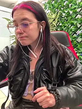 Snapshot of Isabella_21x chatting on 12-30-24, 12:31 Isabella 21x online show from 12-30-24, 12:31