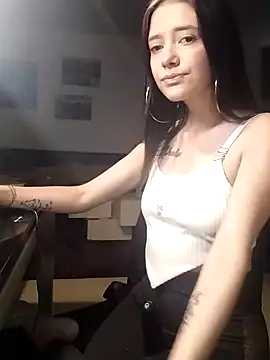 Snapshot of Isabella_21x chatting on 01-16-25, 12:20 Isabella 21x online show from 01-16-25, 12:20