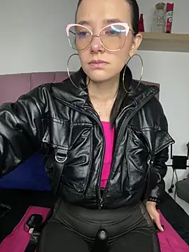 Snapshot of Isabella_21x chatting on 03-11-25, 12:28 Isabella 21x online show from 03-11-25, 12:28