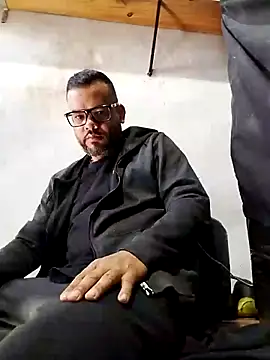 Snapshot of Daos69 chatting on 12-21-25, 01:51 Daos69 online show from 12-21-25, 01:51