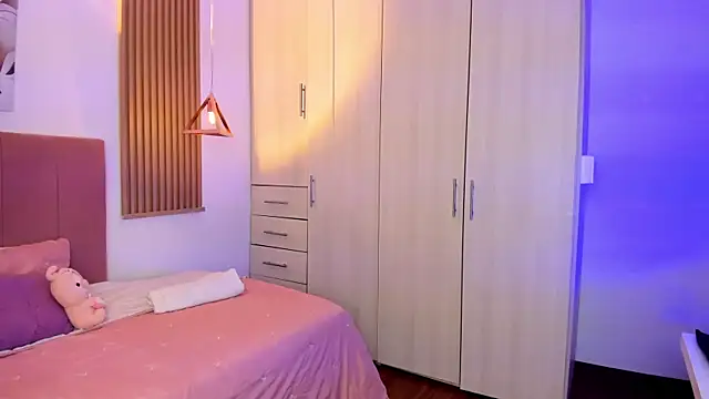 mia nevaeh online show from 12-13-25, 08:04