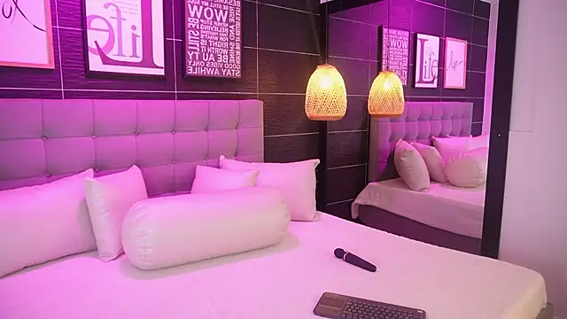 Bella TS  online show from 03-11-25, 10:20