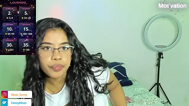 Snapshot of Fanny_Klean chatting on 12-15-25, 03:44 Fanny Klean online show from 12-15-25, 03:44